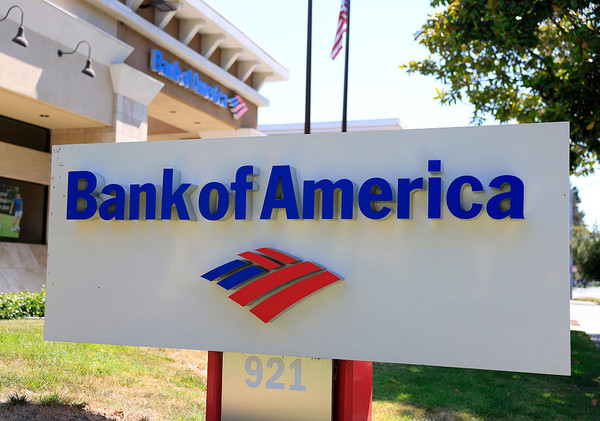 Trump to Sign Executive Order to Punish Debanking of Conservatives 