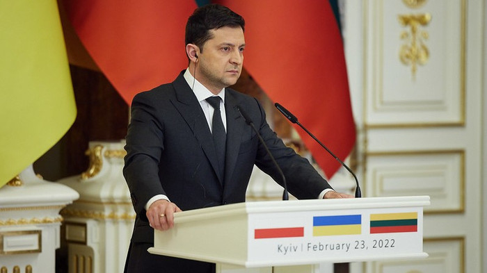 Zelensky states Ukraine is willing to give up official NATO aspirations, requests ‘Article 5-like’ guarantees from the U.S.