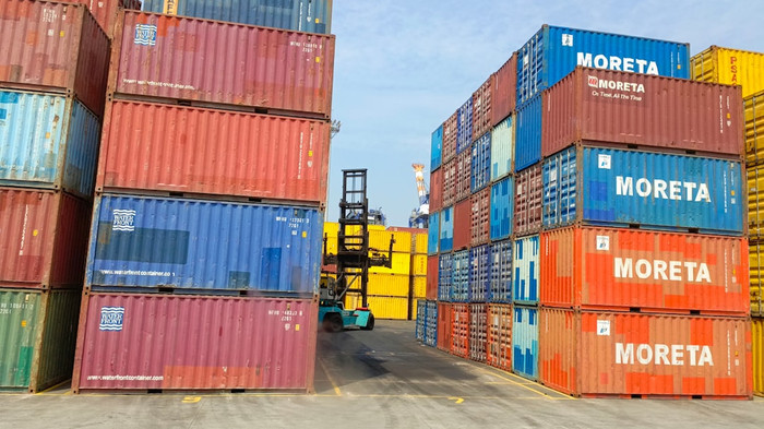 US trade deficit declined in 2025, but gap for goods hits a record despite Trump tariffs