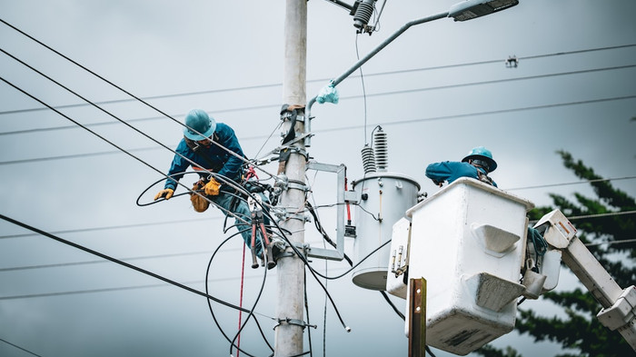 Regulators order overhaul of transmission rules to support AI and data center boom