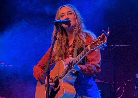 Lainey Wilson Hosts the CMAs Tonight: A Win for Real Country Fans Amid the Industry Noise