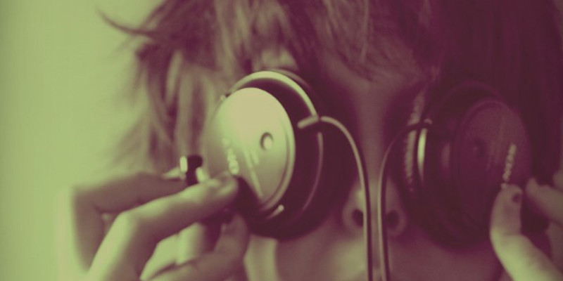 Warner Music Cuts Deal With AI Giant Suno After Napster Lessons: If You Can’t Beat ’Em, Join ’Em