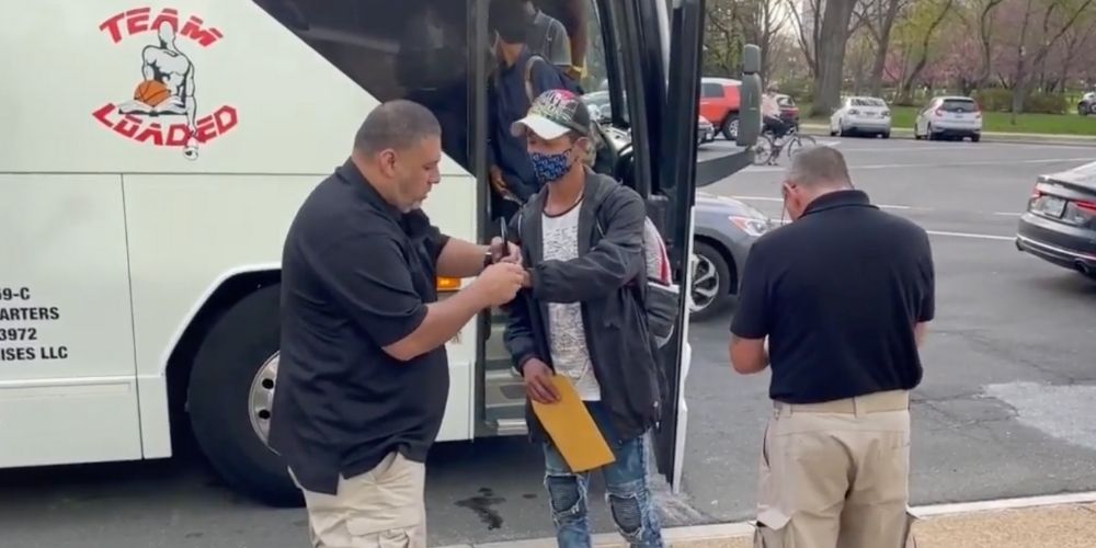 First bus transporting illegal immigrants from Texas arrives in DC