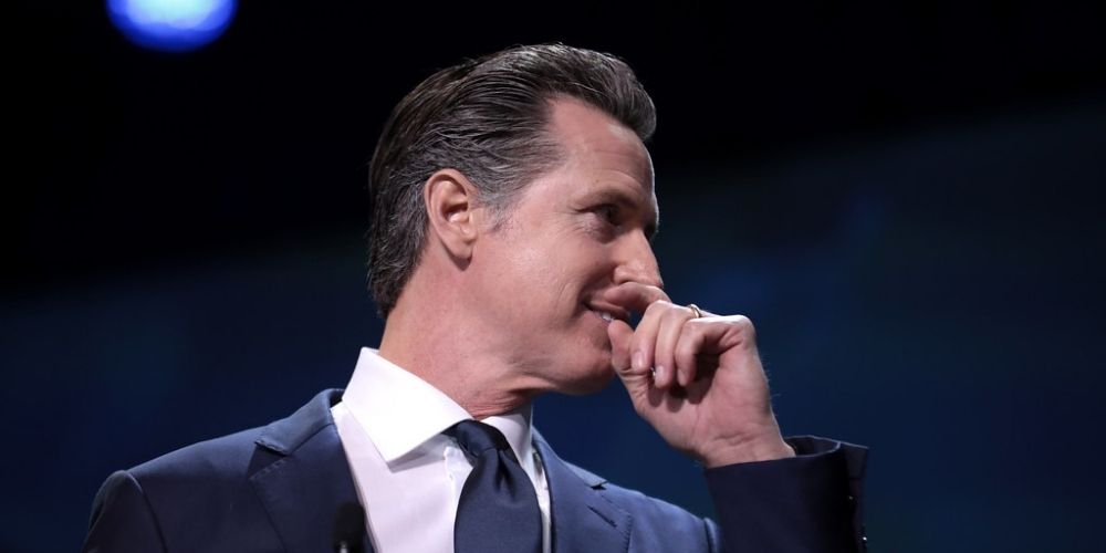 Newsom reimposes indoor mask mandate on California