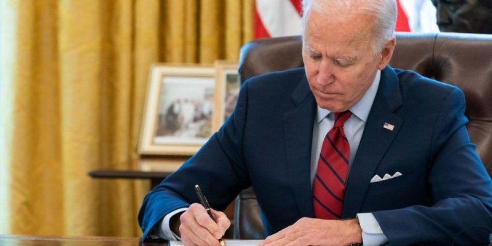 Job growth falls short in Biden's payroll report