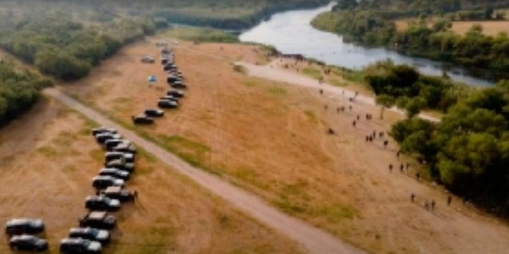 Texas law enforcement creates 'steel barrier' of vehicles at southern border to block migrants