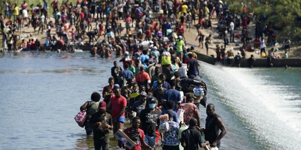 Haitian migrants being released into US on 'very large scale' despite officials saying migrants would be flown out of US