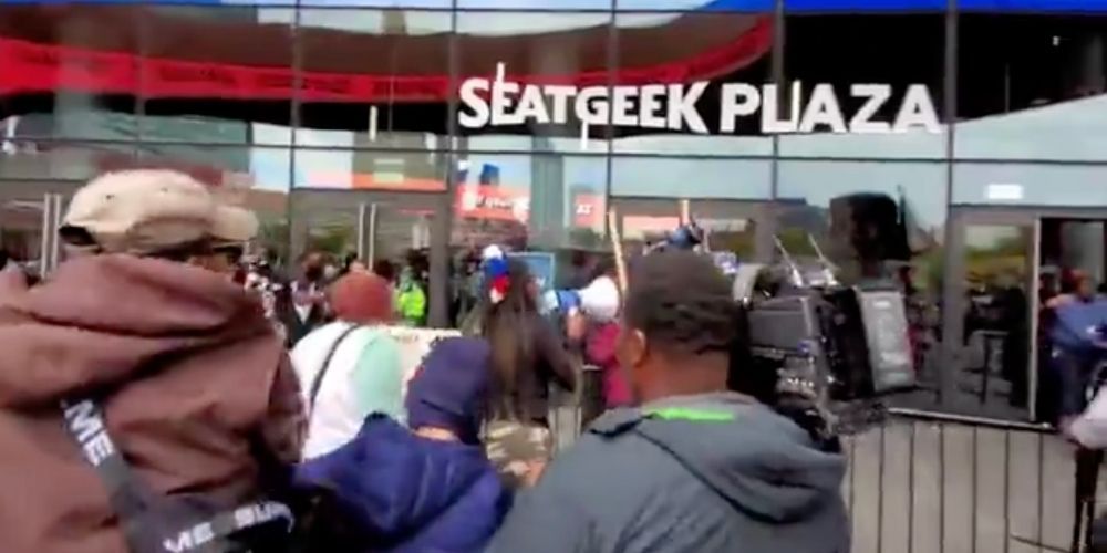 Protestors storm Barclays Center in support of Kyrie Irving's anti-vaccine mandate stance: 'Let Kyrie play'