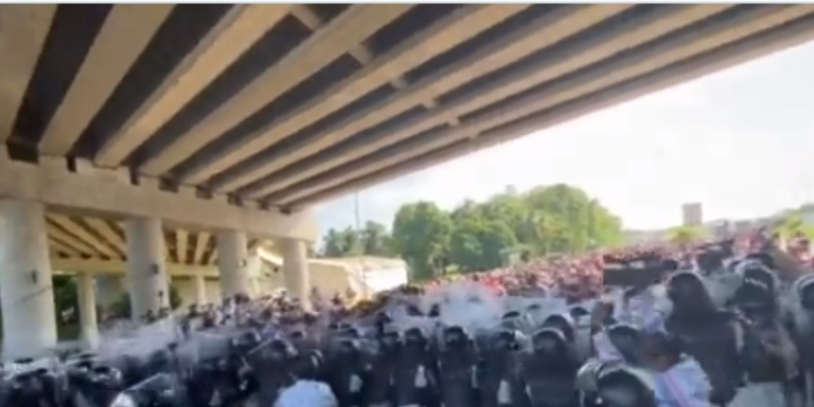 New MASSIVE and organized migrant caravan moves through Mexico on its way to the US border