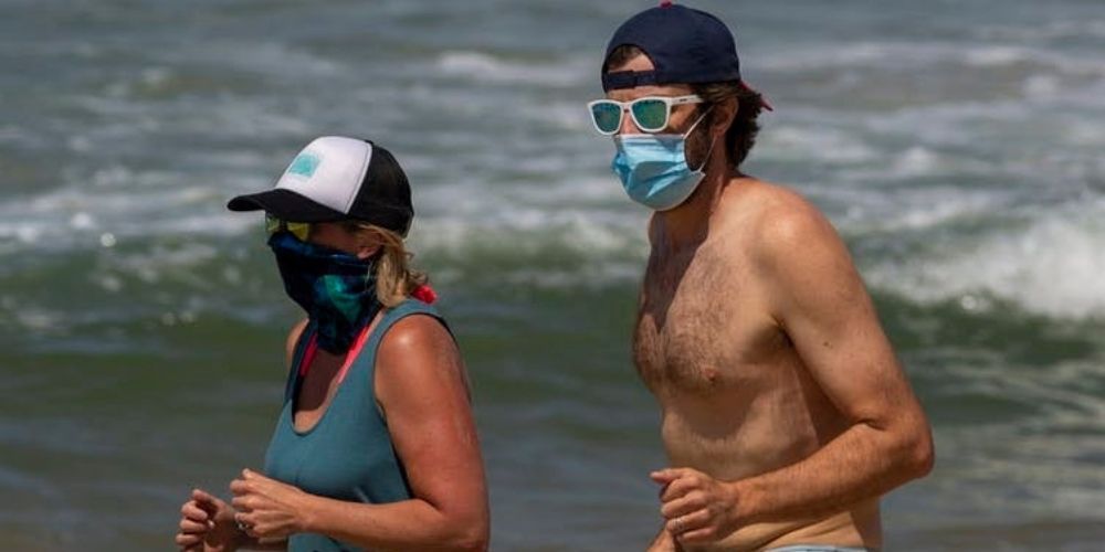 Wear masks to the beach, says Public Safety Canada
