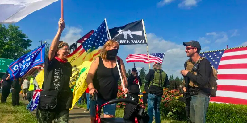 Antifa fails to shut down right-wing flag event in Oregon City