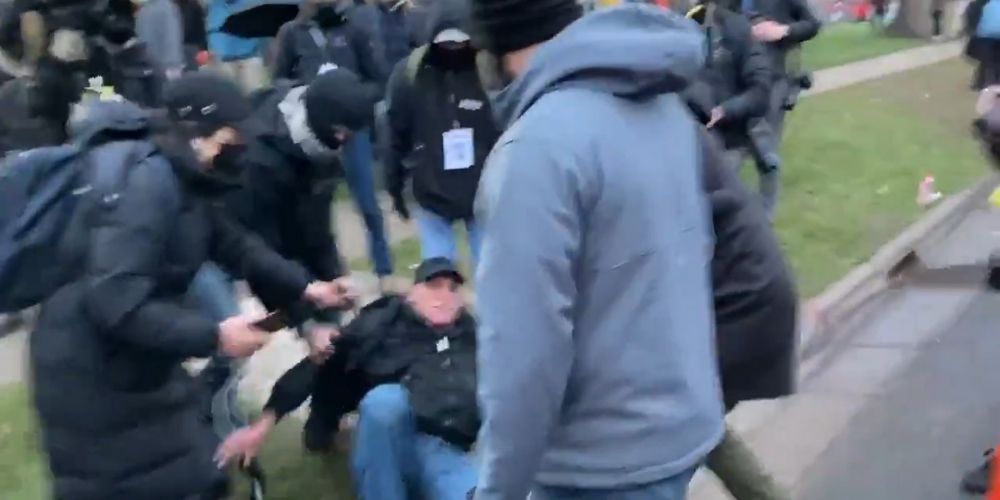 WATCH: CNN crew attacked by rioters in Brooklyn Center, forced to flee the area