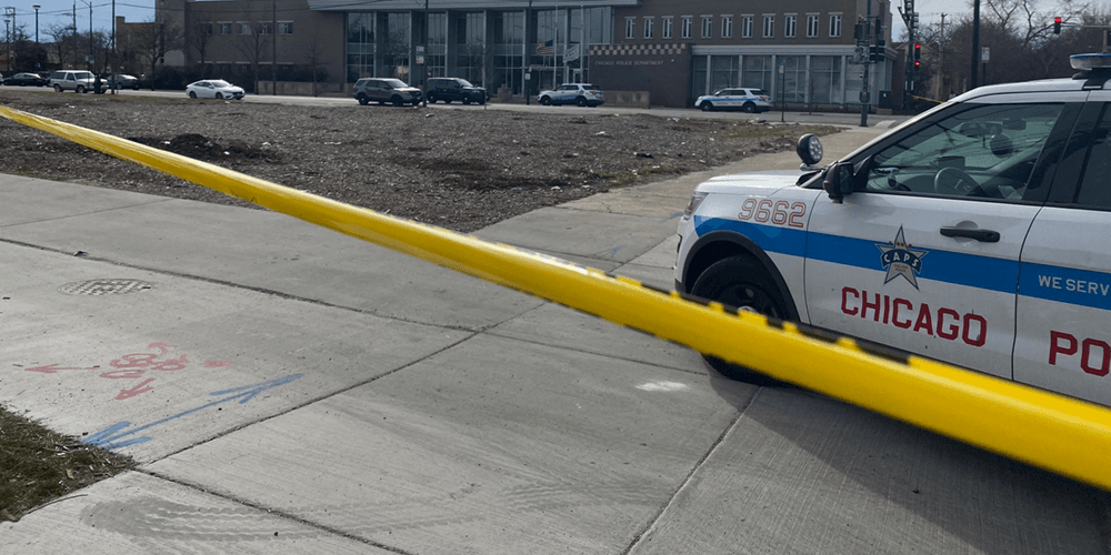 BREAKING: Chicago police officer shot in face while standing in police station parking lot
