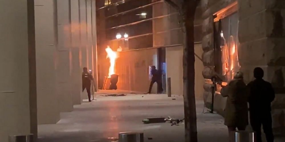 WATCH: Antifa attacks, sets fire to federal courthouse in Portland
