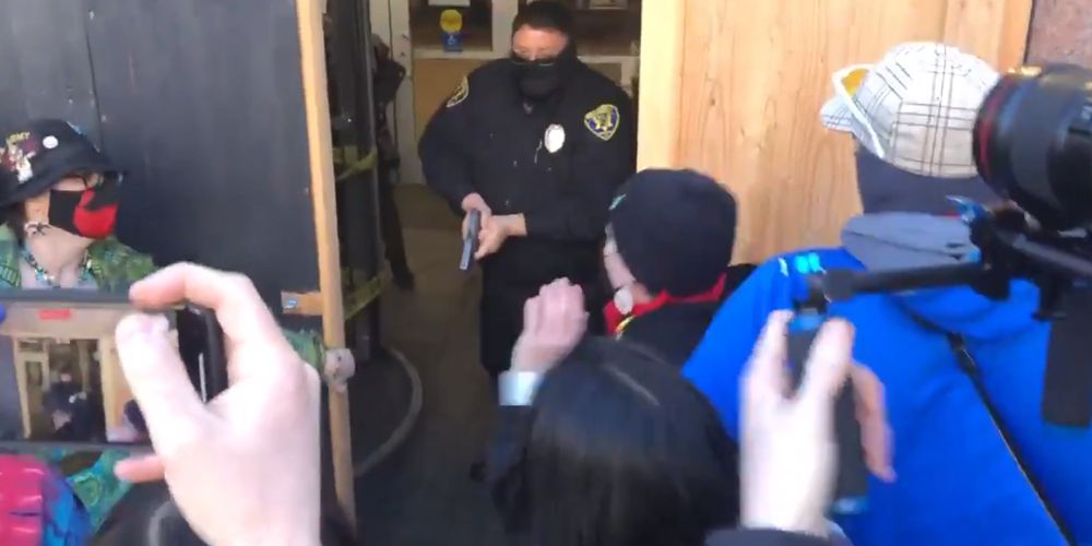 BREAKING: Antifa storm into banks in Portland; try to break inside federal courthouse