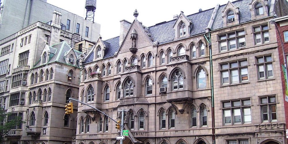 WATCH: Elite private schools tells students to stop using terms 'mom' and 'dad' in own homes