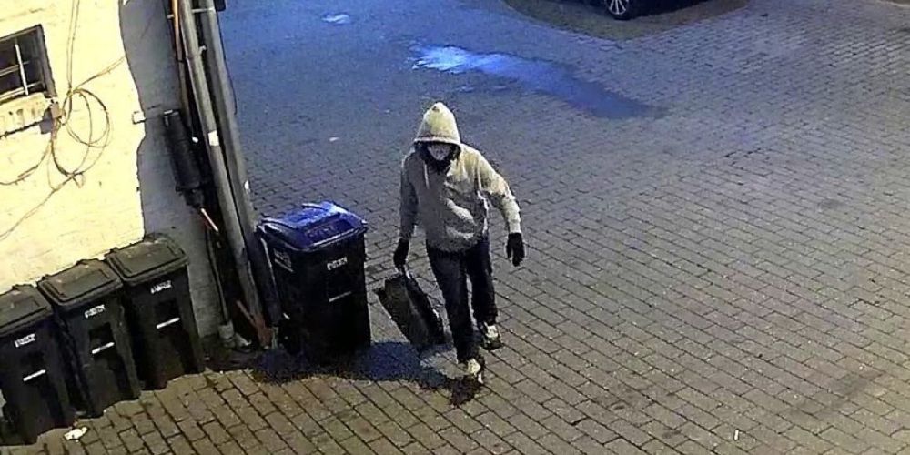 BREAKING: FBI offers $50K reward for information on suspect accused of planting pipe bombs at RNC and DNC headquarters