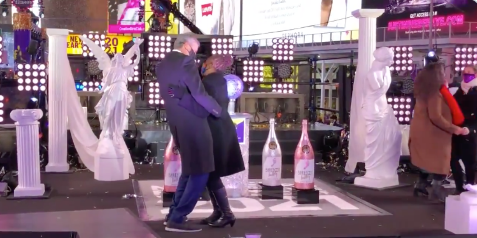 WATCH: Mayor de Blasio dances in Times Square with his wife after shutting down annual New Year's Eve party
