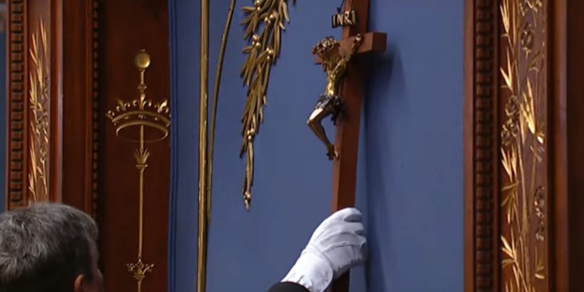 Historic crucifix removed from National Assembly in Quebec