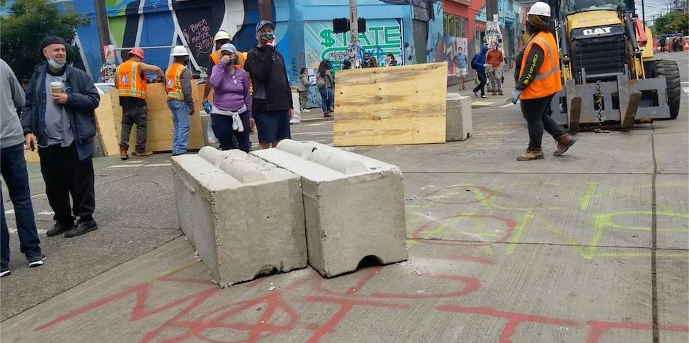 Seattle occupiers block roads in occupied zone despite agreement with city