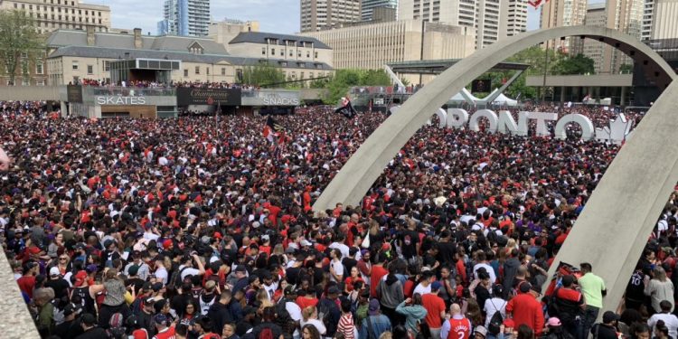 PANDEMONIUM! Raptors parade gets dangerously overcrowded