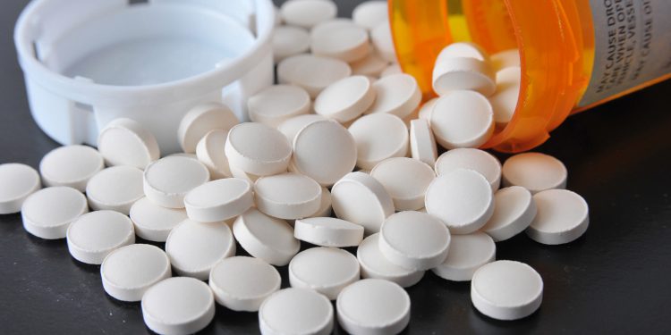 Fake physician and doctor prescribe hundreds of thousands of opioids