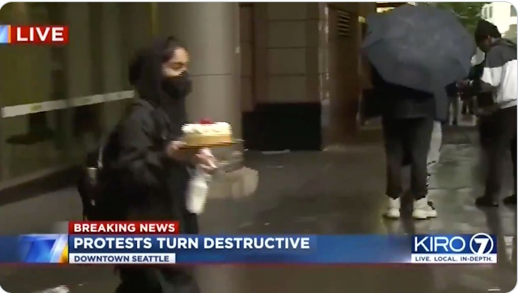 Antifa stages Seattle riot, looter steals a cheesecake