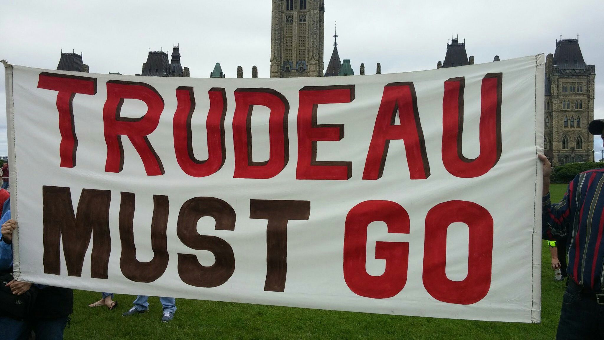 Twitter says #TrudeauMustGo trend is not because of bots