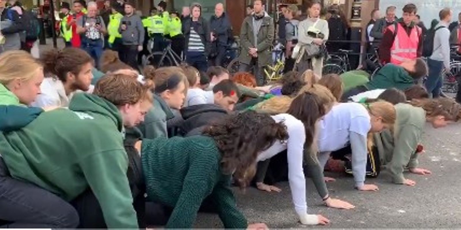WATCH: Eco-radicals superglue themselves to government building