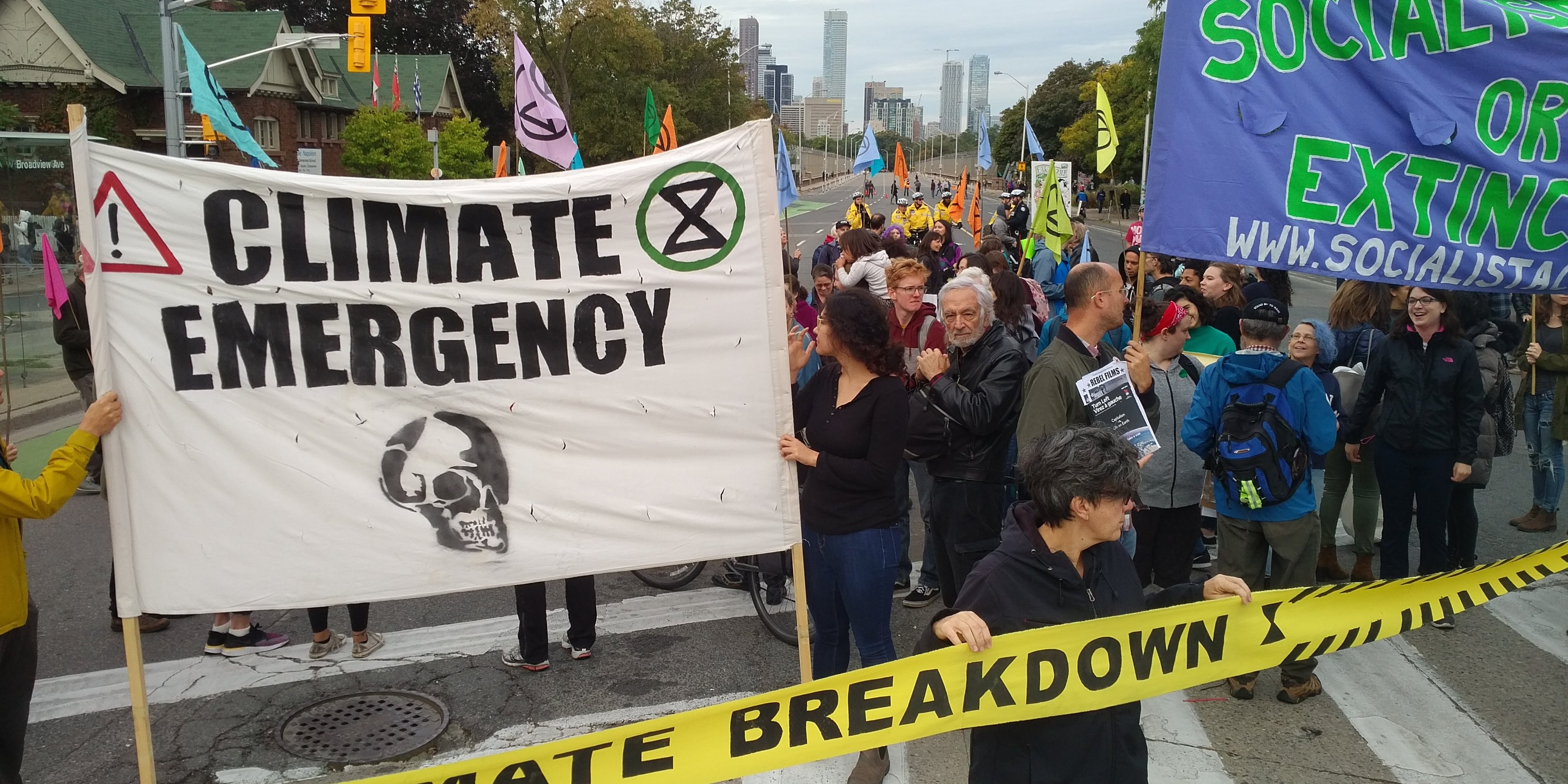WATCH: Climate change protest blocks traffic in Toronto, Edmonton, and other Canadian cities