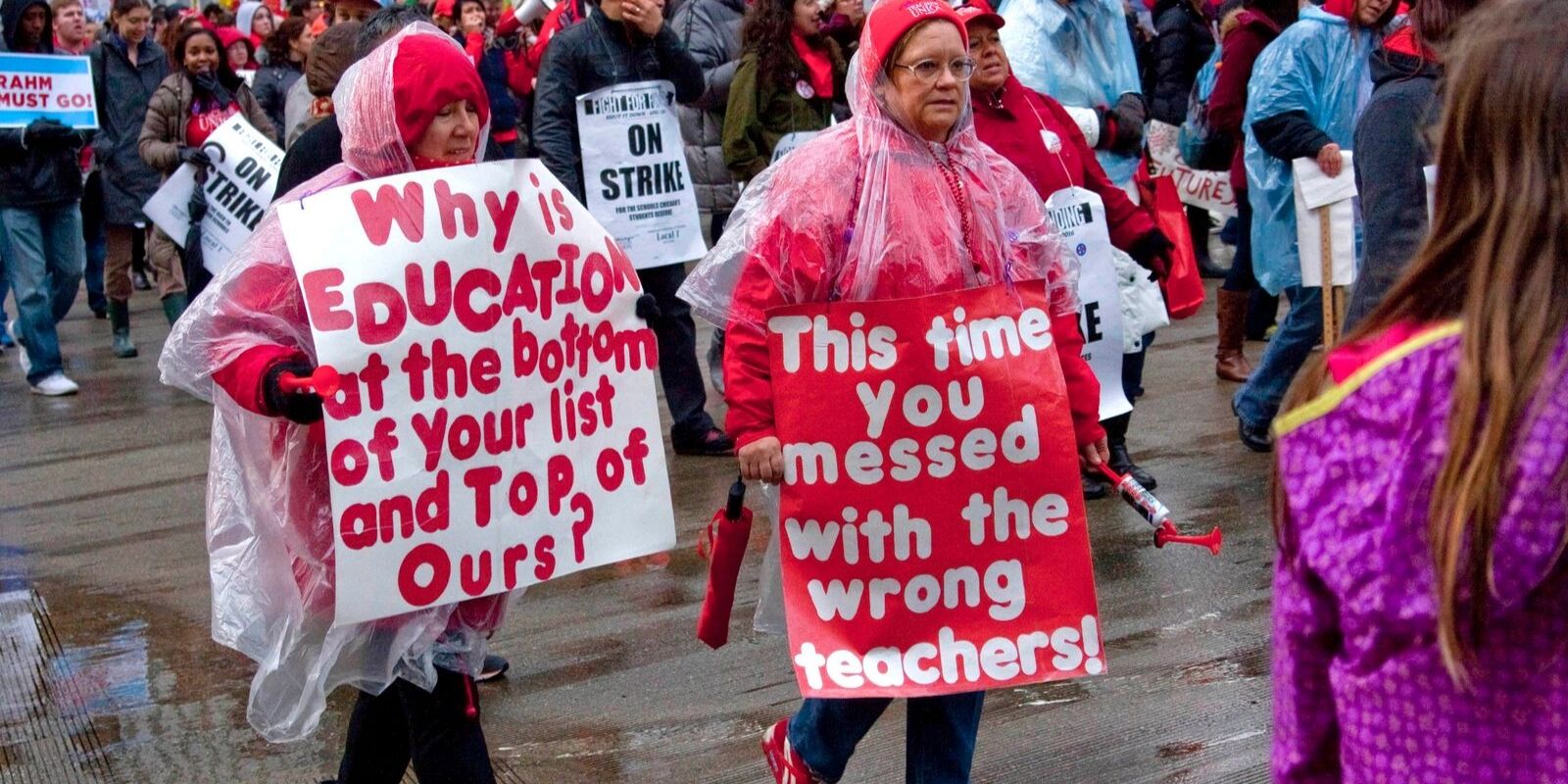 Ontario school boards to close schools on Monday if teachers strike