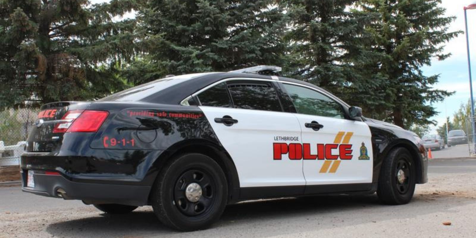 Machete-wielding suspect forces Alberta hostage to take him to Blood Reserve