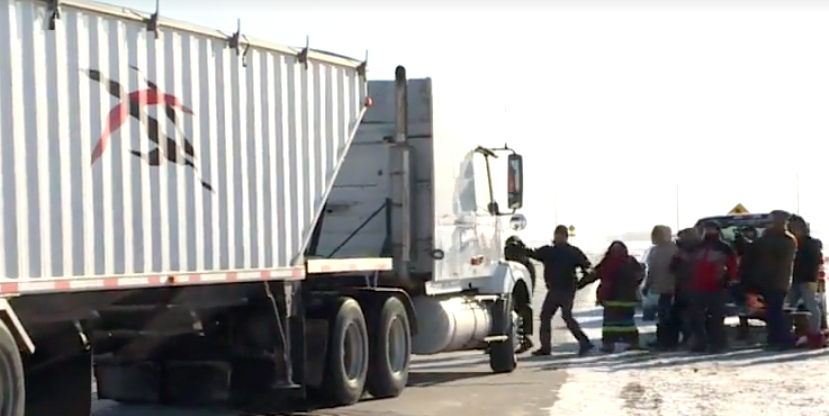 RCMP investigating truck driver who went through blockade in Manitoba