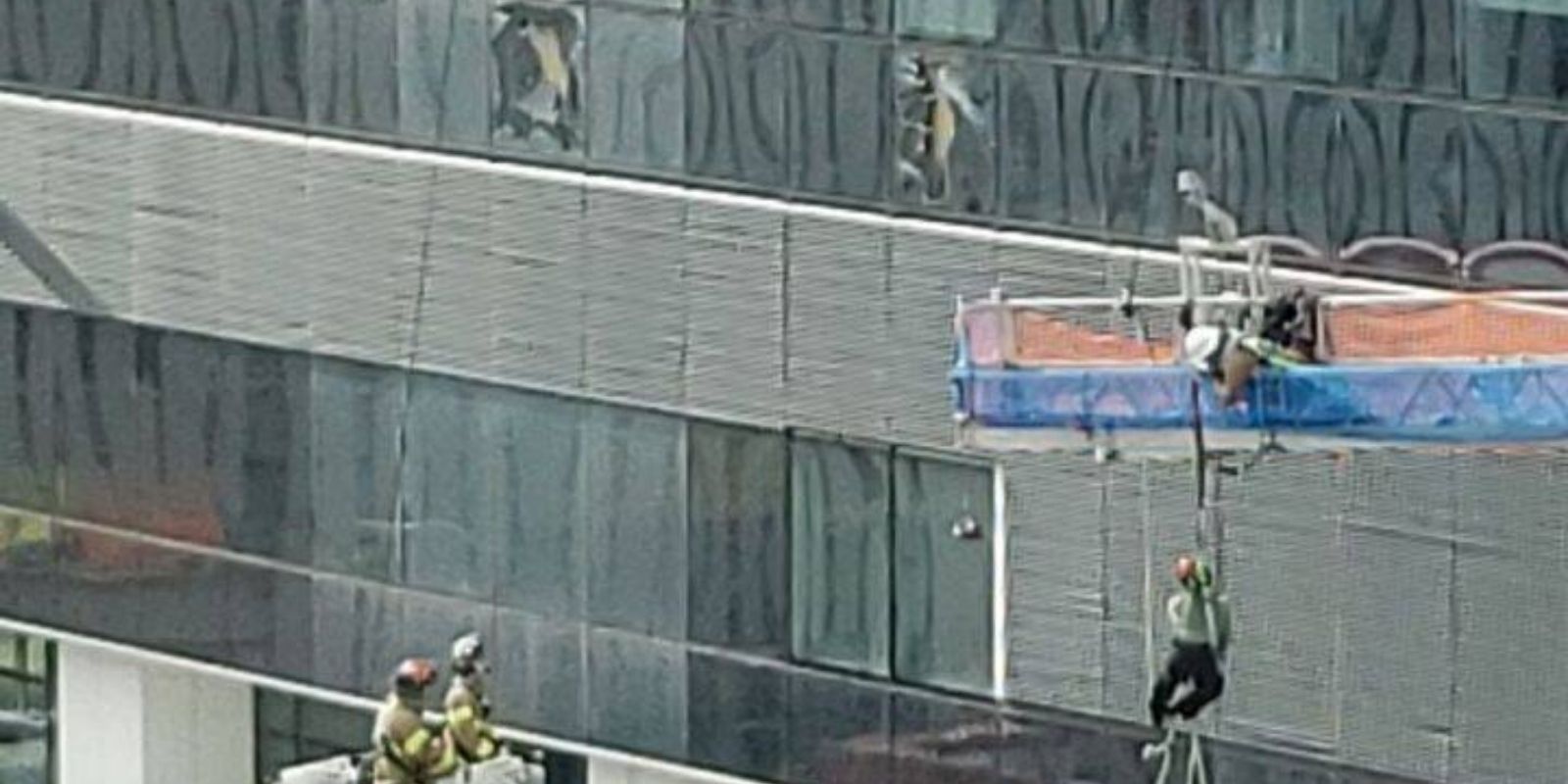 WATCH: Man dangles from broken scaffolding at Edmonton skyscraper during windstorm