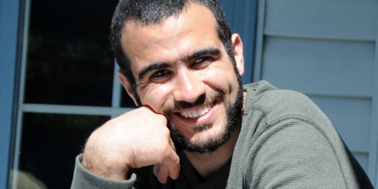 WATCH: University crowd gives Omar Khadr a standing ovation