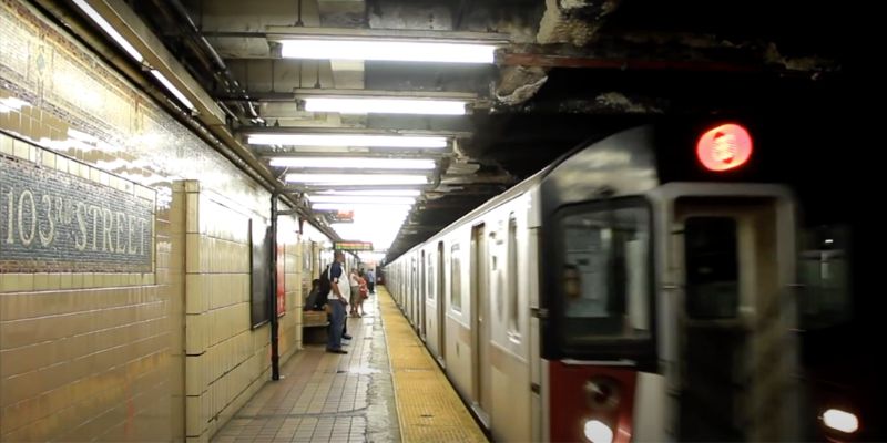 Panhandler slashes and robs man on New York City subway