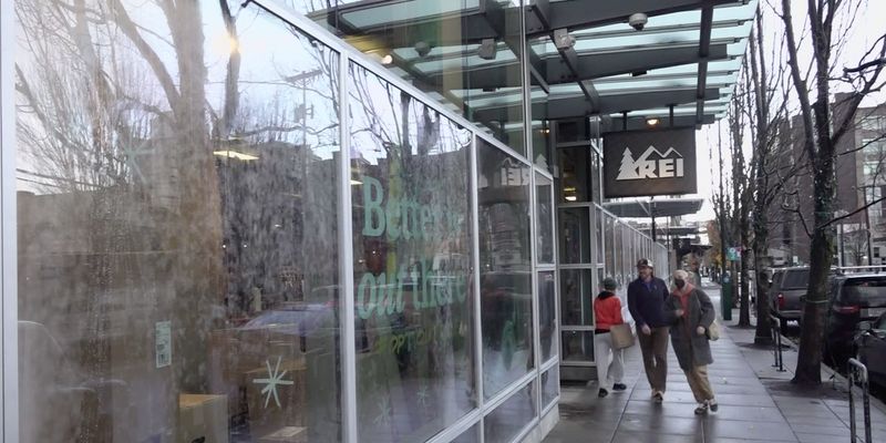 Outdoor retailer REI closing sole Portland store amid rampant theft