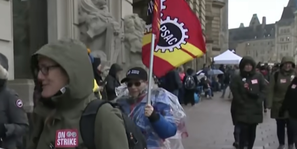 Ottawa roads blocked by government workers demanding raises, remote work