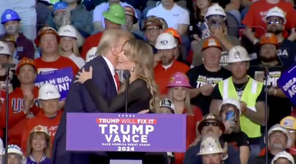 Megyn Kelly backs Trump for being 'a protector of women' at Pittsburgh rally