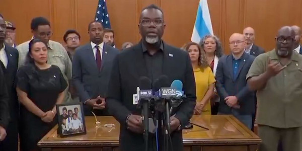 Chicago Mayor Brandon Johnson signs order preventing police cooperation with federal agents ahead of possible deployment