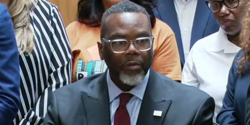 Chicago Dem mayor creates 'ICE-free zones,' claims GOP wants 'civil war'