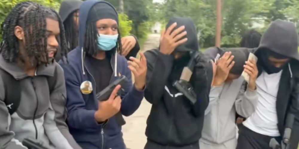 Police investigate teen gangbangers who brandished firearms in Chicago suburb after video goes viral