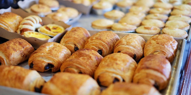 Seattle bakery worker placed on leave after refusing to serve CA GOP gov candidate wearing Charlie Kirk hat, Star of David