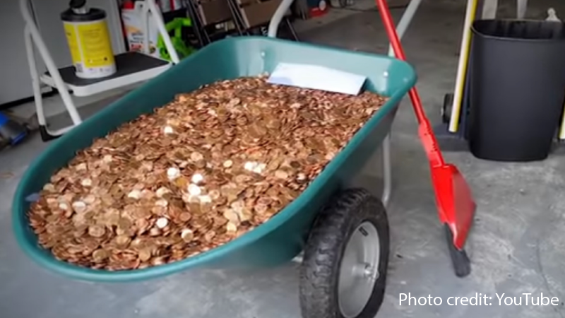 Vengeful Boss Pays Employee Final Check With 91,500 “Oil-Covered” Pennies in His Driveway