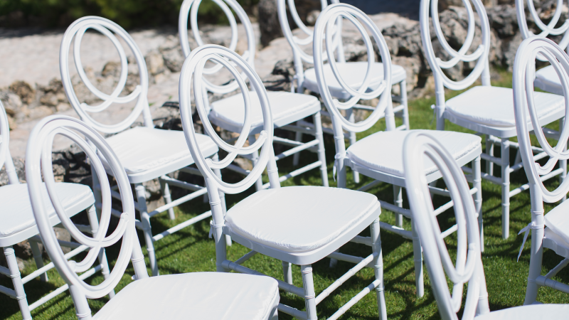 Liberal Bride Bans Conservative Uncle From Wedding, But Still Expects a $1,000 Gift