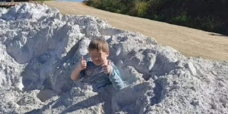 Young Boy Dead After Posing in Mountain of 'White Fluff' For Family Photo