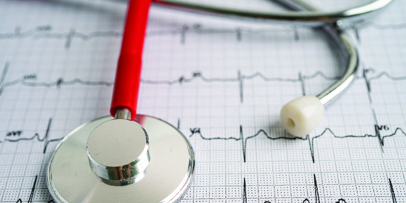 Grammy Award Winning Guitarist Suffers Massive Heart Attack on Stage