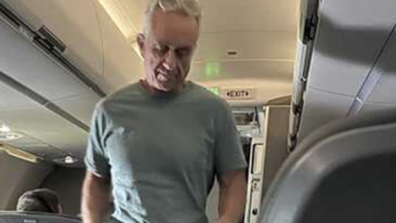 People Grossed Out at What RFK Jr. Did On an American Airlines Flight