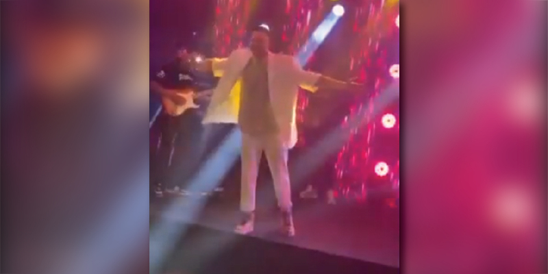 [VIDEO] GRAPIC: Gospel Singer Drops Dead in Middle of the Show