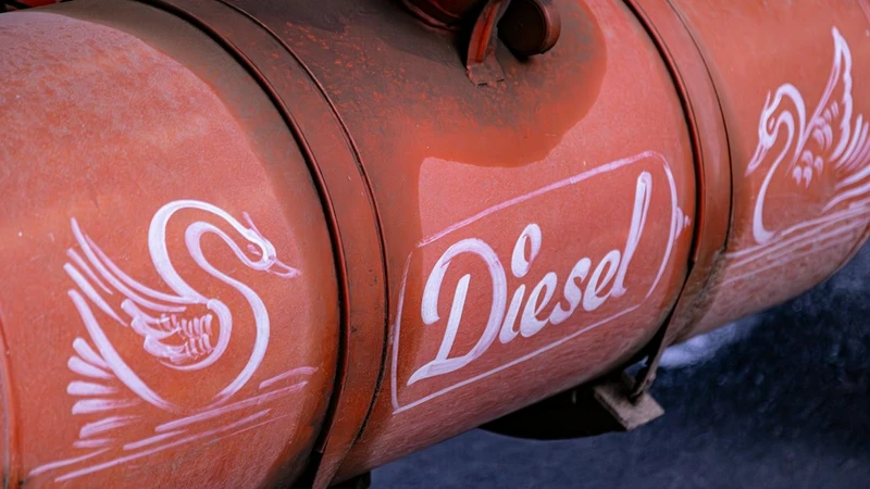 Trump Backs Temporary Diesel Export Ban as Fuel Costs Ripple Through Economy